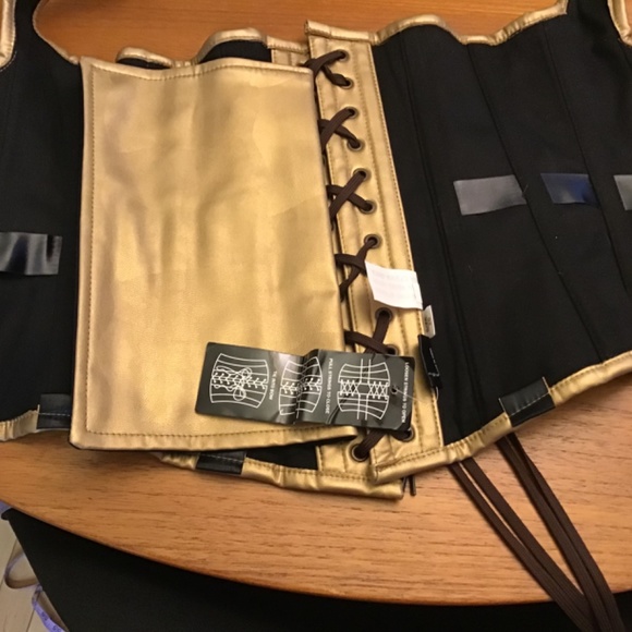 Corset steel-boned underbust in gold - Picture 3 of 5